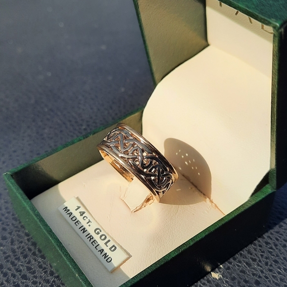 Fadō Celtic 14kt Gold Wedding Band, Size 9 - Picture 3 of 5